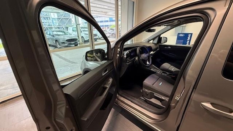 Vehicle image FORD TOURNEO CONNECT