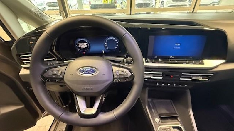 Vehicle image FORD TOURNEO CONNECT