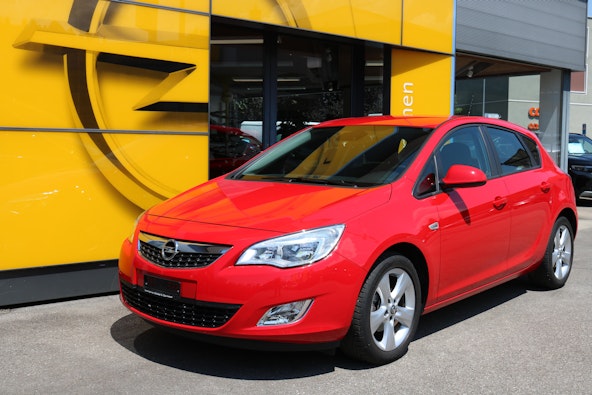 First vehicle image