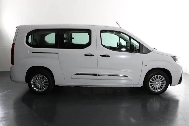 Vehicle image TOYOTA PROACE CITY VERSO