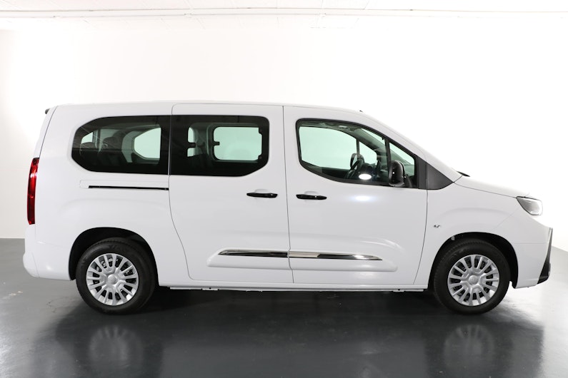 Vehicle image TOYOTA PROACE CITY VERSO