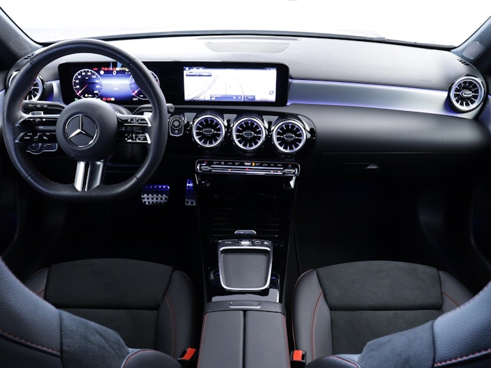 Vehicle image MERCEDES-BENZ A 200