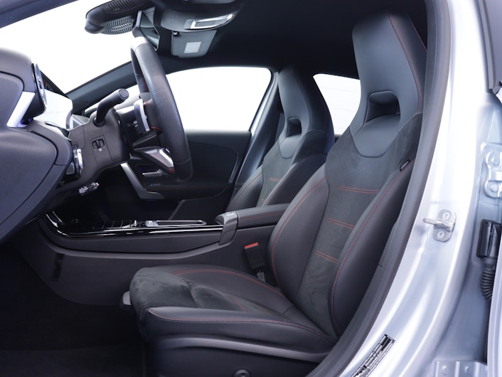 Vehicle image MERCEDES-BENZ A 200