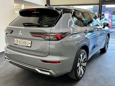 MITSUBISHI OUTLANDER 5