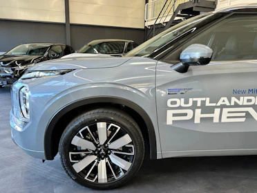 MITSUBISHI OUTLANDER 2