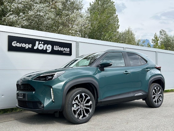 First vehicle image
