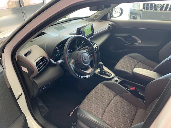 Vehicle image 14