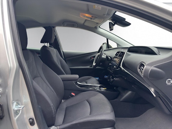 Vehicle image 32