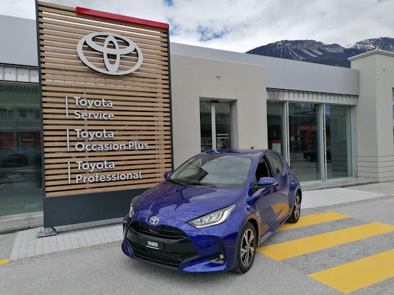 First vehicle image