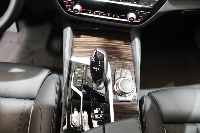 Vehicle image BMW 5 SERIES