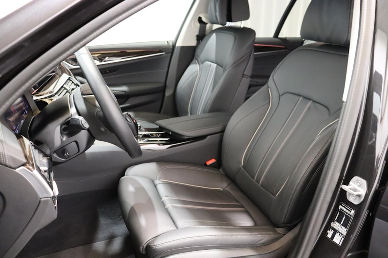 Vehicle image BMW 5 SERIES