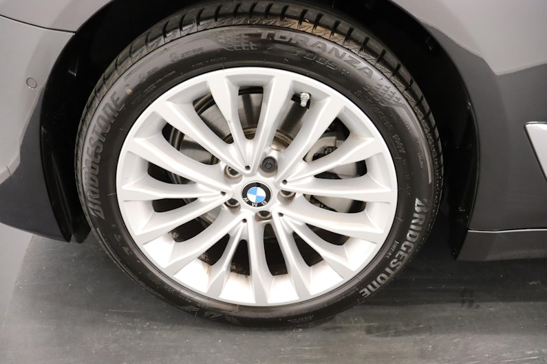 Vehicle image BMW 5 SERIES