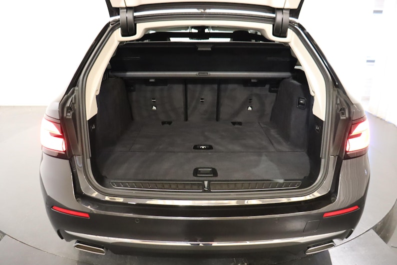 Vehicle image BMW 5 SERIES