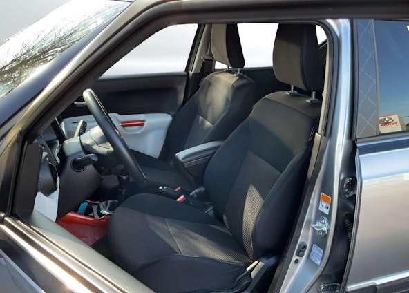 Vehicle image 16 Vehicle image 16