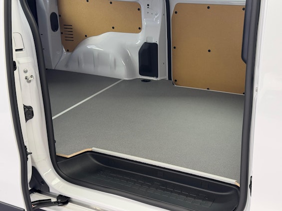 Vehicle image 16 Vehicle image 16