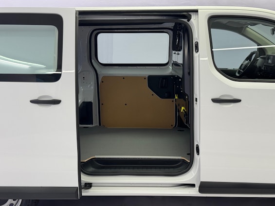 Vehicle image 15 Vehicle image 15