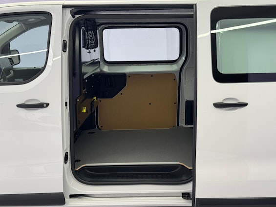 Vehicle image 13 Vehicle image 13