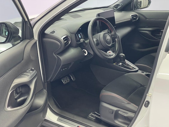 Vehicle image 6