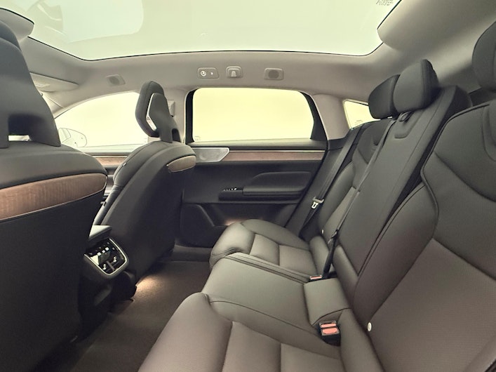 Vehicle image VOLVO ES90