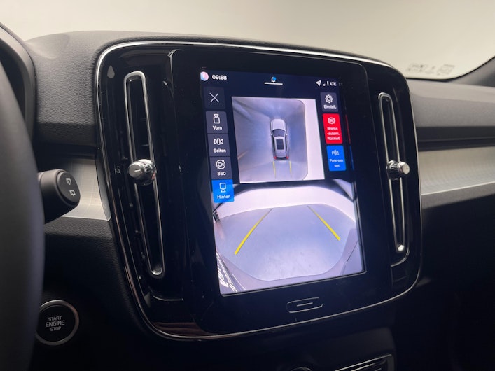 Vehicle image VOLVO XC40