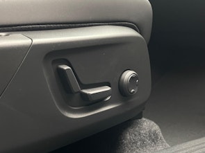 Vehicle image VOLVO XC40 2.0 B4 MH Plus Dark