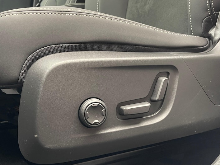 Vehicle image VOLVO XC40