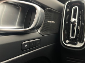 Vehicle image VOLVO XC40 2.0 B4 MH Plus Dark