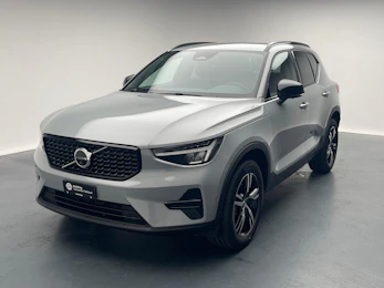 Fahrzeugbild VOLVO XC40 2.0 B4 MH Plus Dark