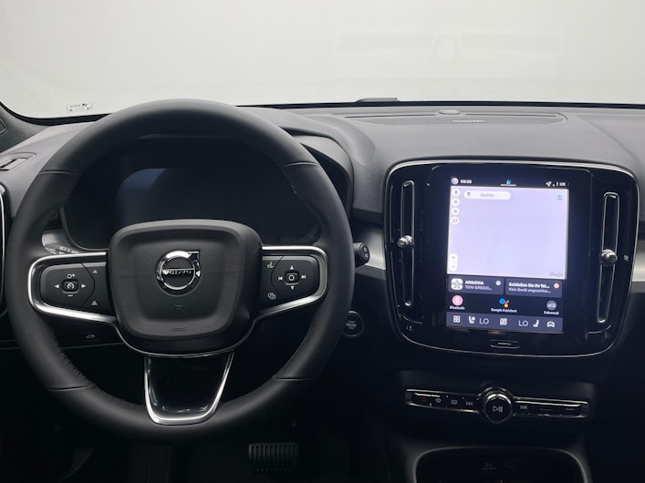 Vehicle image VOLVO XC40