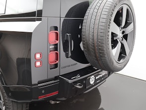 Vehicle image LAND ROVER Defender 110 3.0 D I6 300 X-Dynamic HSE