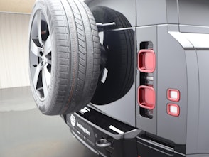 Vehicle image LAND ROVER Defender 110 3.0 D I6 300 X-Dynamic HSE