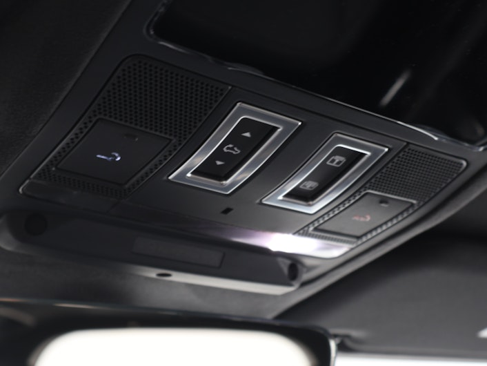 Vehicle image LAND ROVER DEFENDER