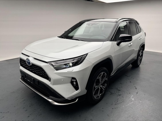 First vehicle image