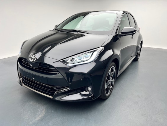 First vehicle image