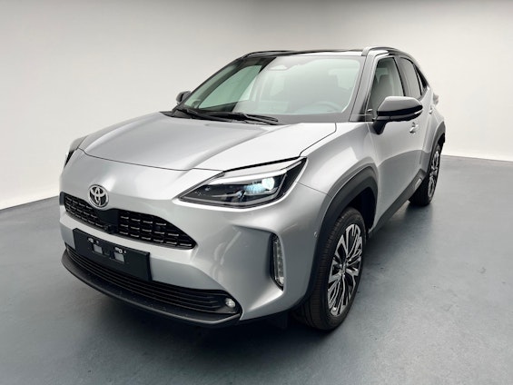 First vehicle image