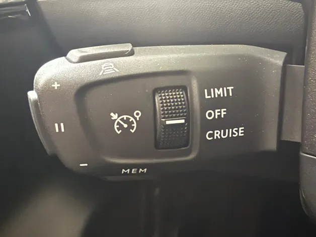 Peugeot 208 1.2 Hybrid Allure Premium