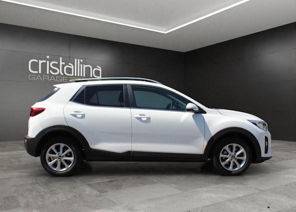 Vehicle image 4 Vehicle image 4