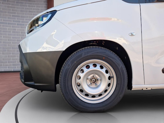 Vehicle image 6 Vehicle image 6