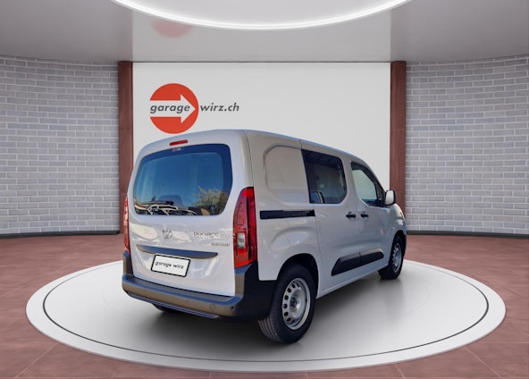 Vehicle image 4 Vehicle image 4