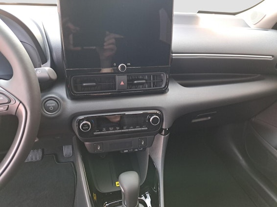 Vehicle image 14 Vehicle image 14