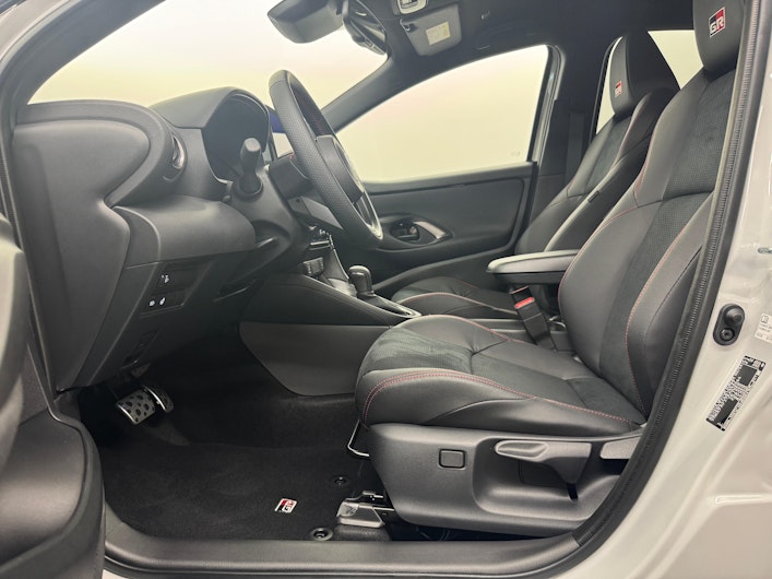 Vehicle image TOYOTA YARIS