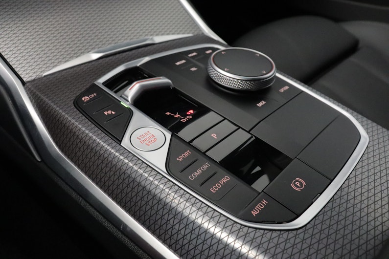 Vehicle image BMW 3 SERIES