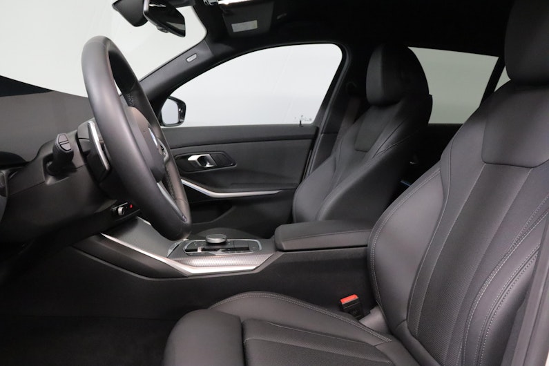 Vehicle image BMW 3 SERIES