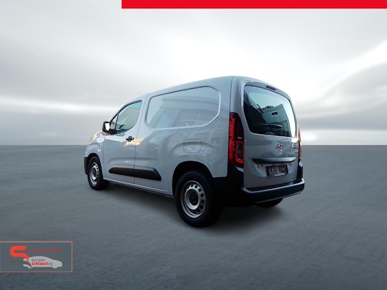 Vehicle image 3 Vehicle image 3