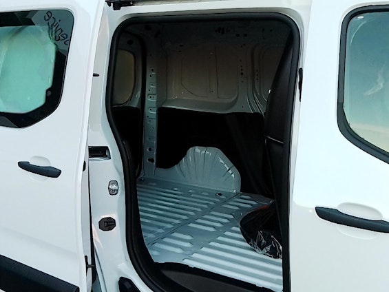 Vehicle image 10 Vehicle image 10