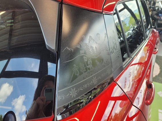 Vehicle image 9
