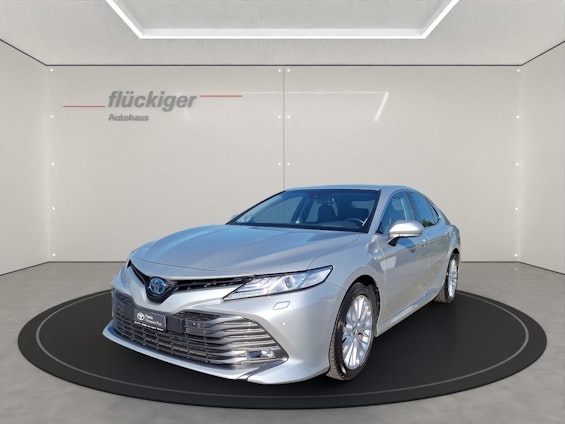 First vehicle image