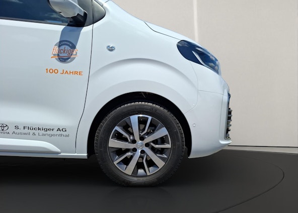 Vehicle image 15 Vehicle image 15