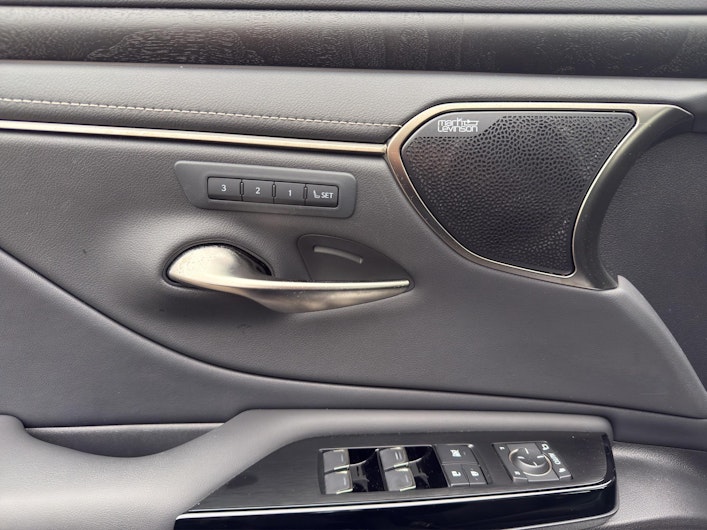 Vehicle image LEXUS ES