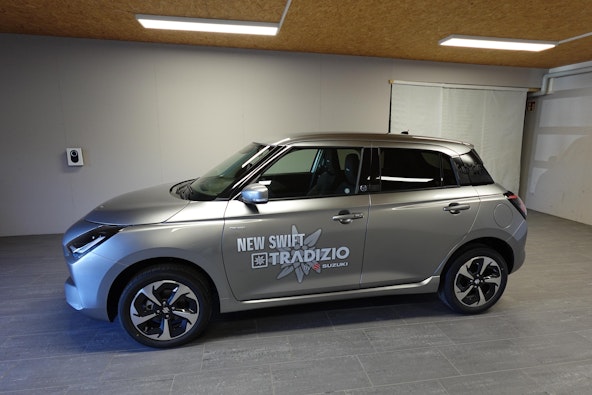 Vehicle image 13